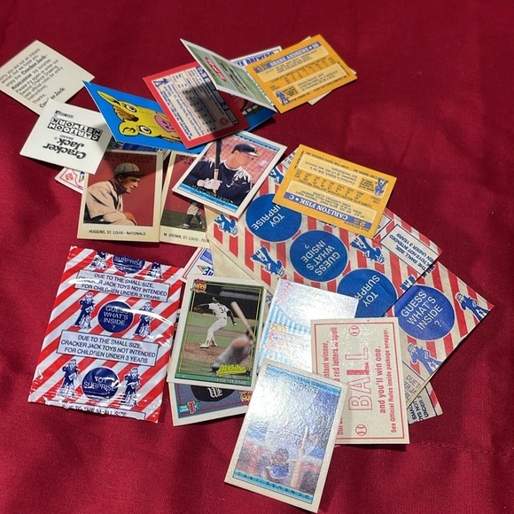 1993 Cracker Jack Box and contents - Picture 6 of 7